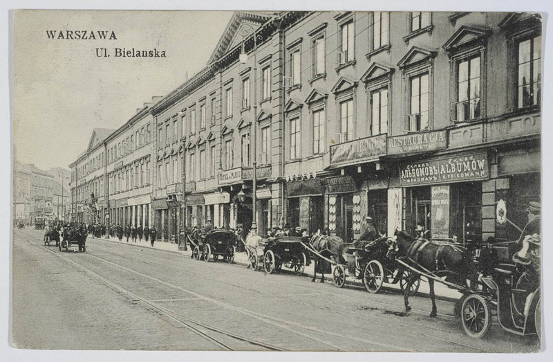 Przedwojenna ulica Bielańska w Warszawie
