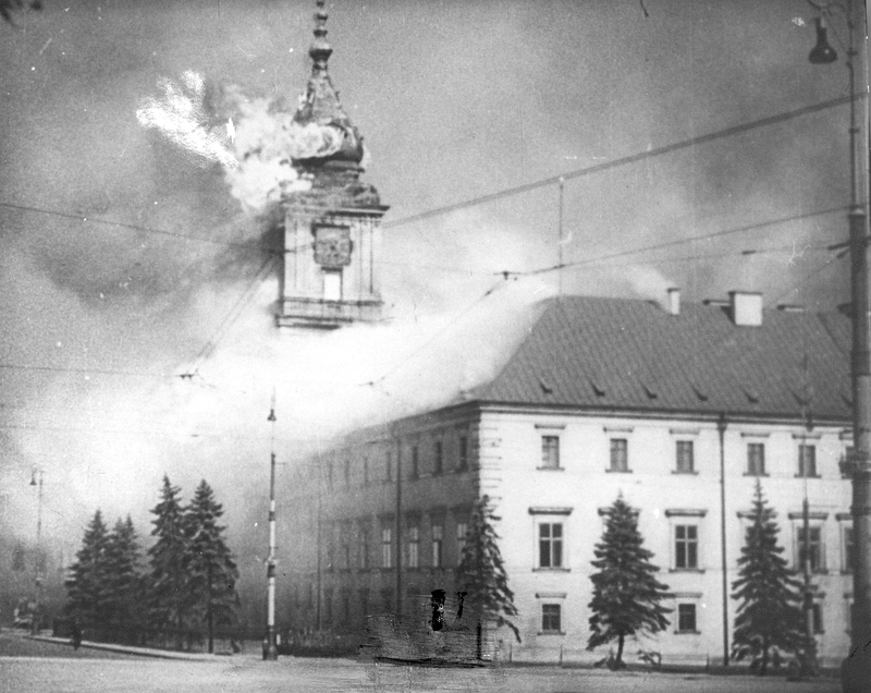 Płonący Zamek Królewski w Warszawie